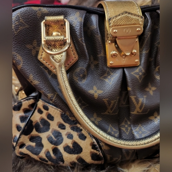 A Collector’s Dream! Limited Edition Louis Vuitton Rare tribute exotic bag fur - Picture 14 of 16